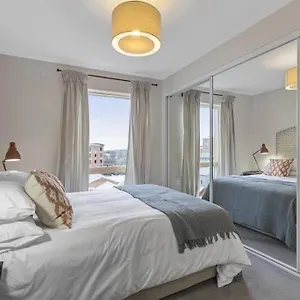 Centre, Sleeps 6 Apartment Belfast